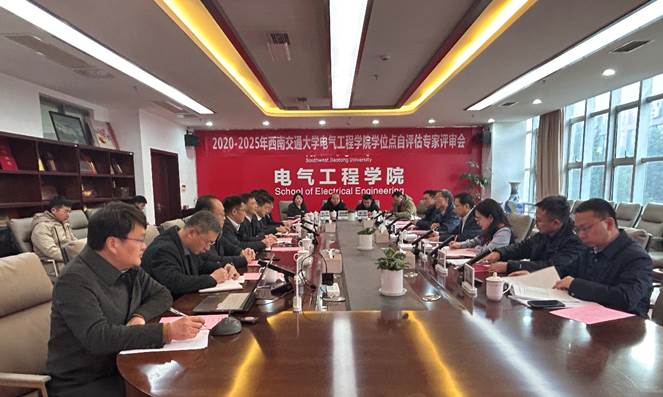 餐厅里的人们 描述已自动生成 餐厅里的人们 描述已自动生成